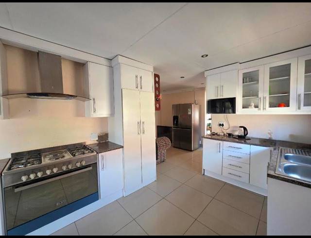 4 BEDROOM HOUSE FOR SALE IN DAWN PARK